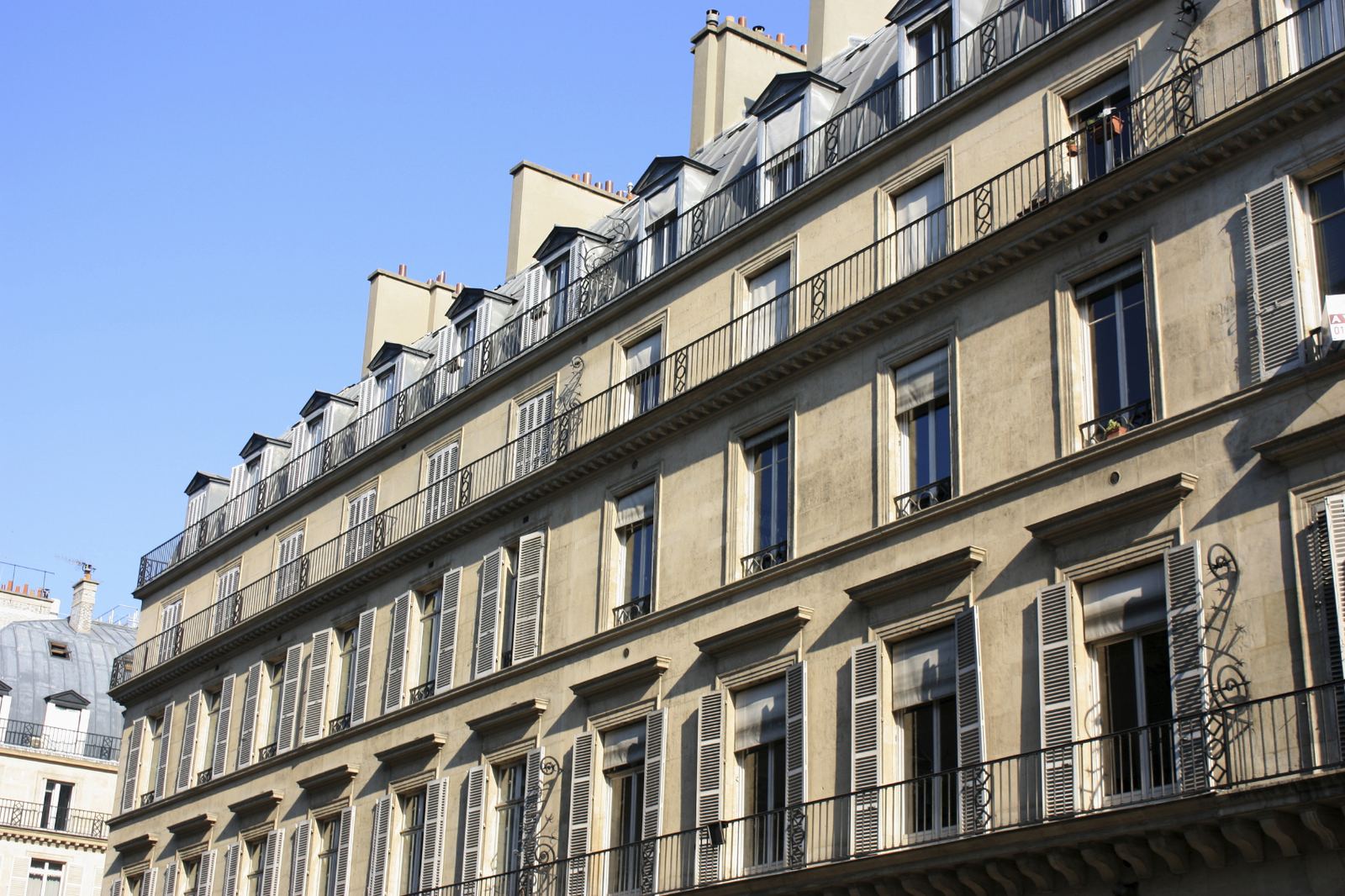 Haussmann facade under a blue sky